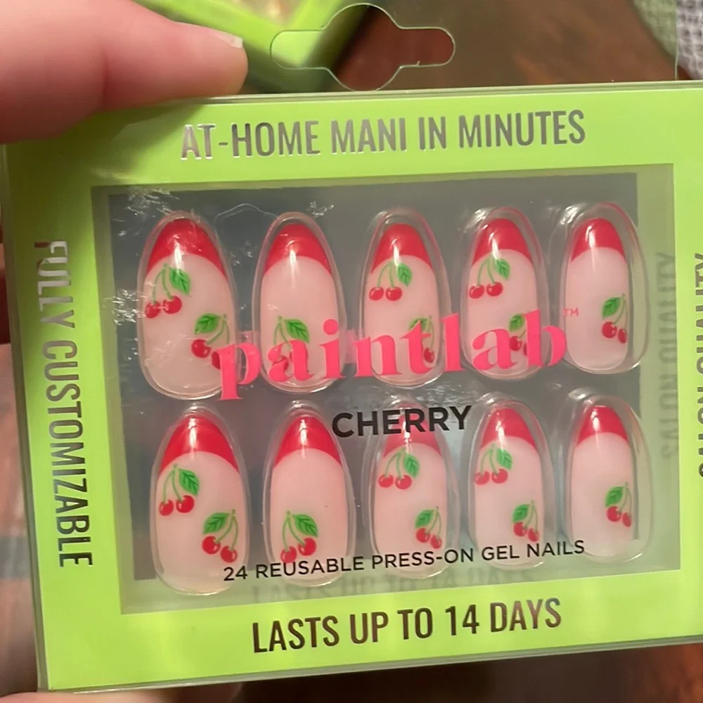 Cherry press on nails - Picture 1 of 2